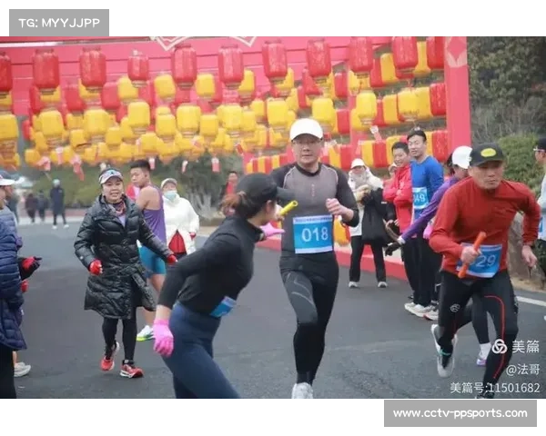 观众加油声与飞溅浪花共振，接力赛成气氛最高潮